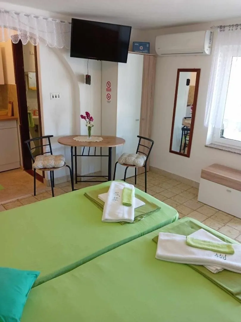 Apartments And Rooms By The Sea Martinscica, Cres - 23980 0*, Martinšćica