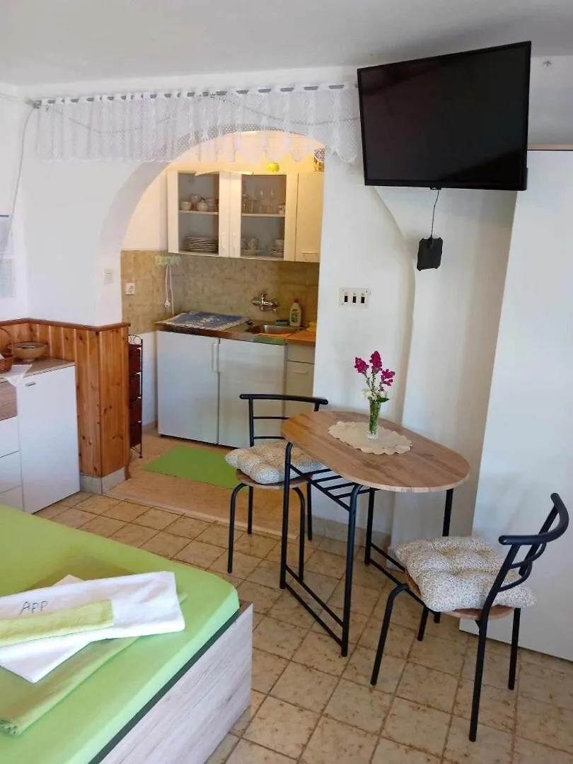 Apartments And Rooms By The Sea Martinscica, Cres - 23980 بيت ضيافة Martinšćica