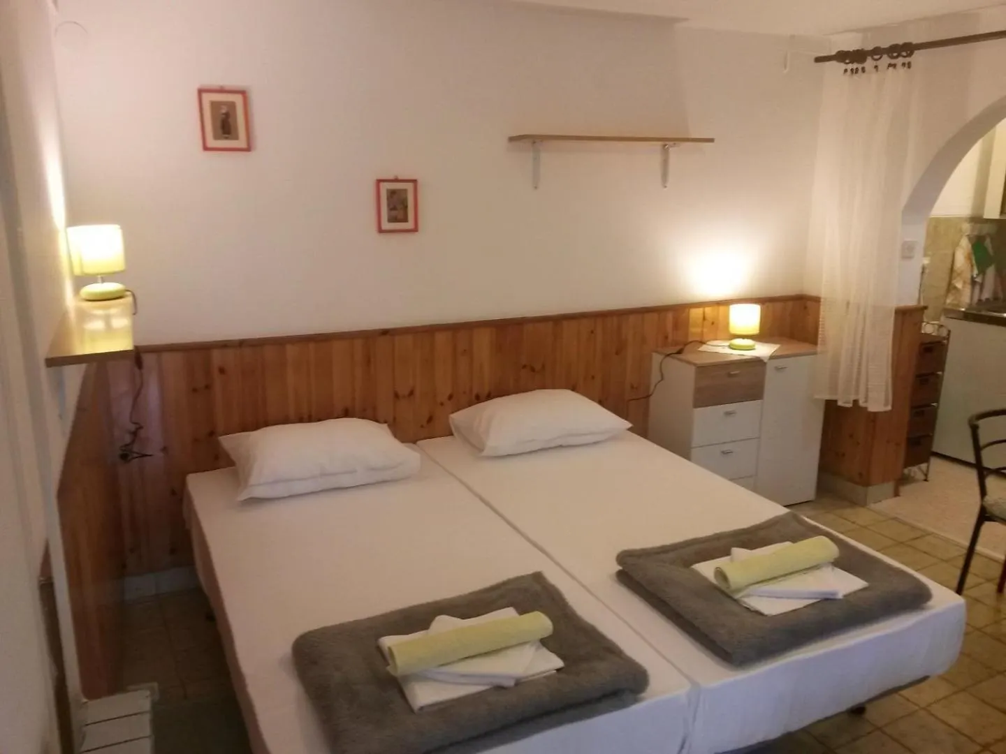 Apartments And Rooms By The Sea Martinscica, Cres - 23980 بيت ضيافة Martinšćica