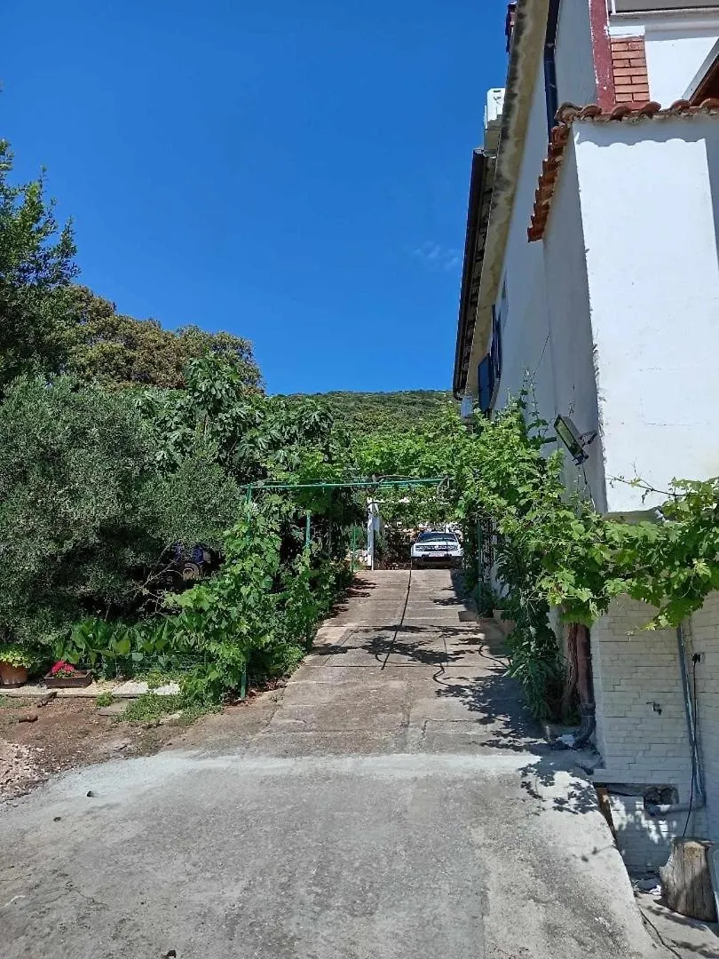Apartments And Rooms By The Sea Martinscica, Cres - 23980 Martinšćica